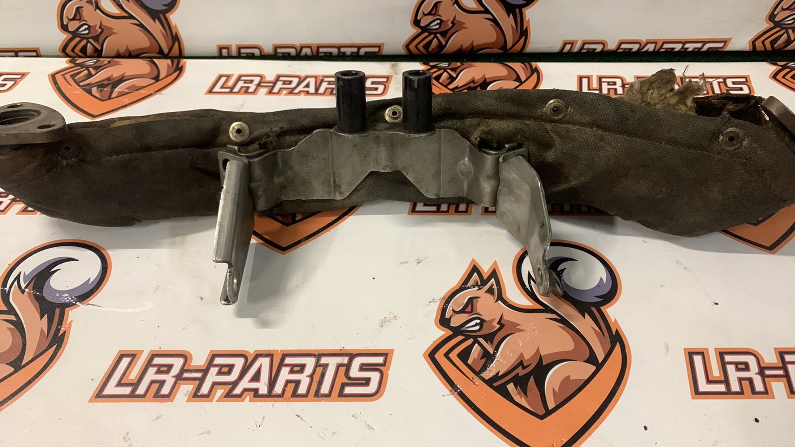 WCU500130 Exhaust pipe bracket Land Rover Discovery 4 L319 (2009-2016) used cost 16,66 € in stock 1 pcs.