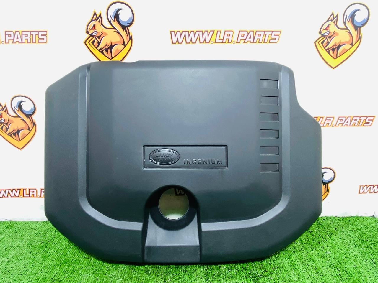 116123456 Engine decorative cover Range Rover Sport L494 (2014-2022) Used cost 100 € in stock 3 pcs.