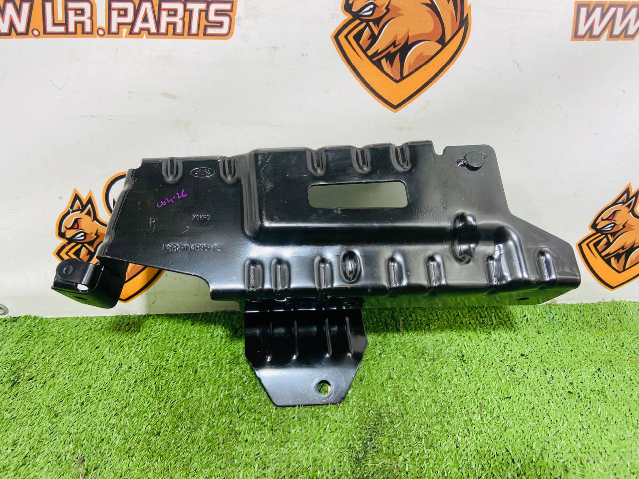 522123473 Right beam bracket Land Rover New Defender L663 (2020-) Used cost € in stock 1 pcs.