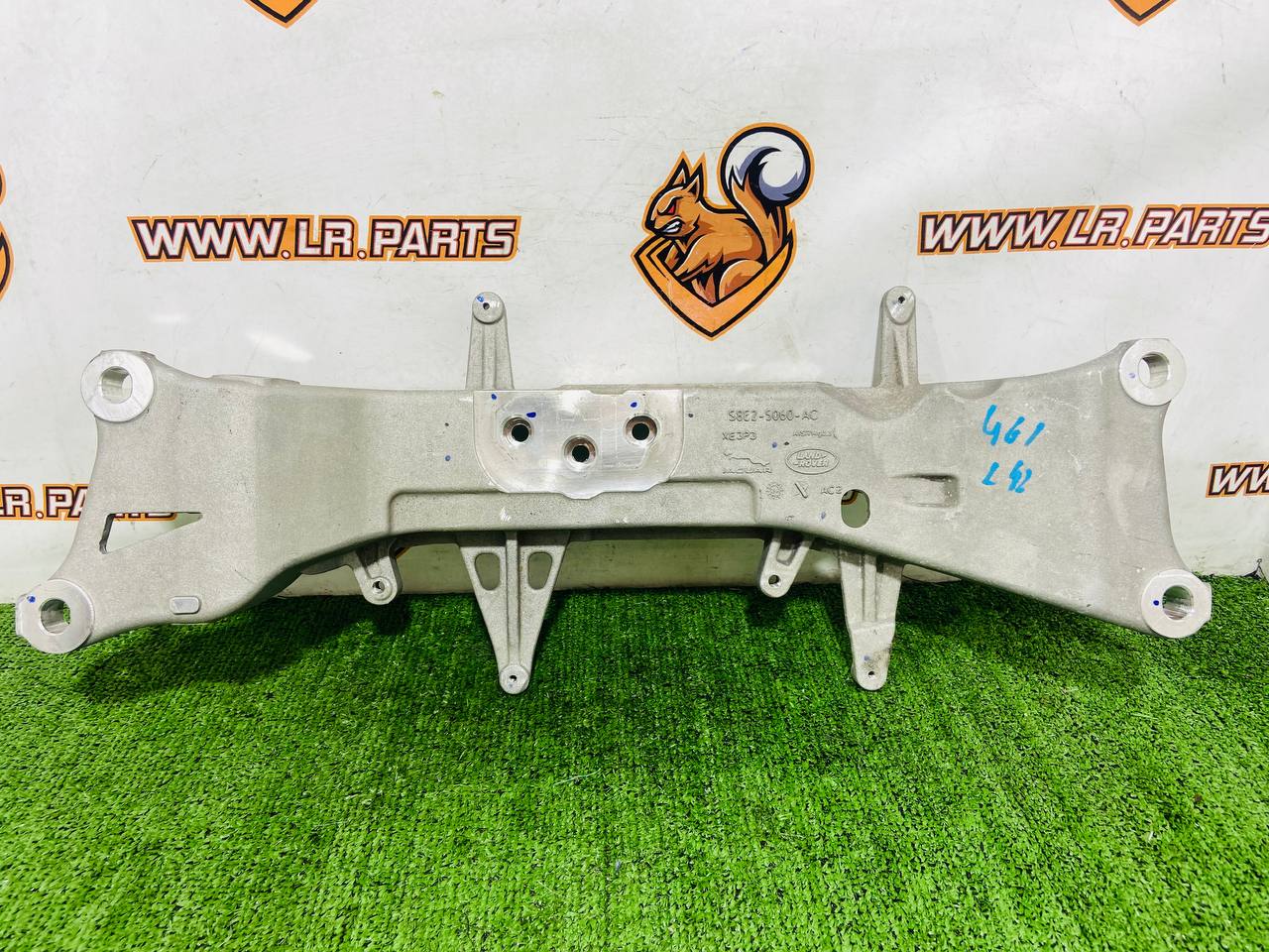 560123466 Support beam for the transmission Range Rover Sport L461 (2023-) used cost € in stock 1 pcs.