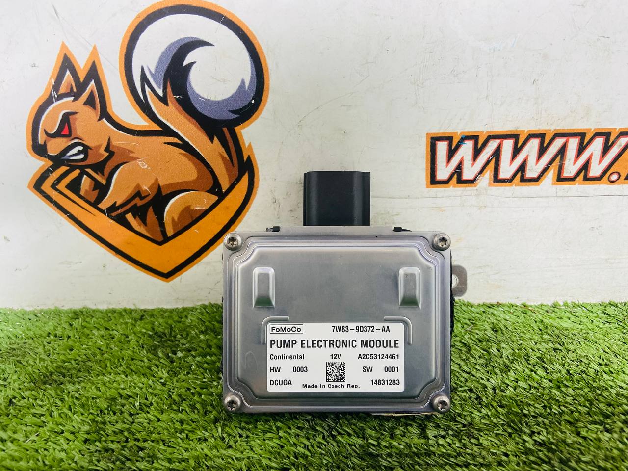 C2C35672 Fuel Pump Control Module for Jaguar F-Type X152 (2014-) Used cost € in stock 2 pcs.