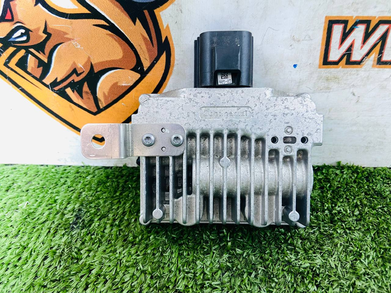 C2C35672 Fuel Pump Control Module for Jaguar F-Type X152 (2014-) Used cost € in stock 2 pcs.
