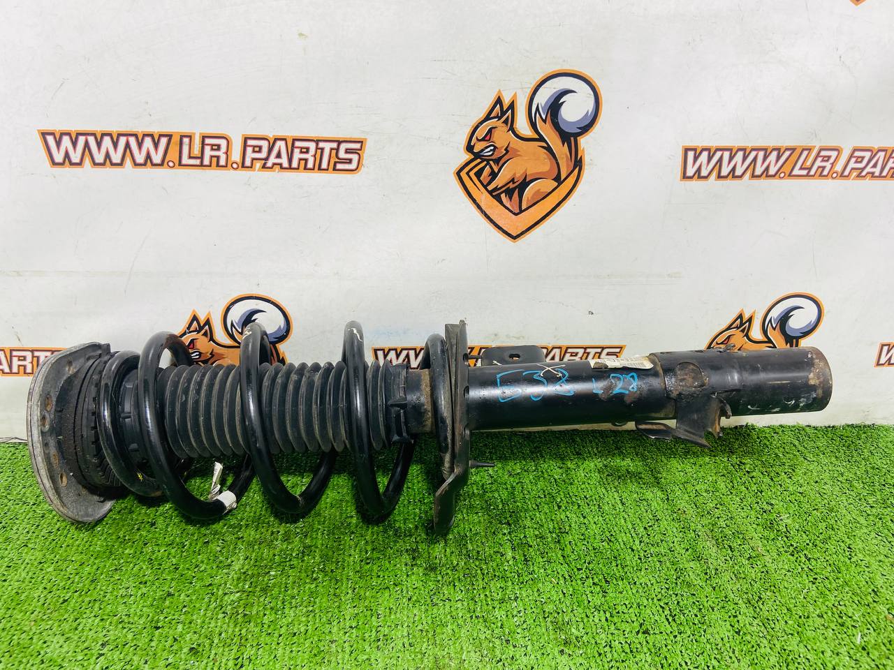 LR024442 Front right shock absorber without magnetic damping system Range Rover Evoque L538 (2012-2018) Used cost 150 € in stock 3 pcs.