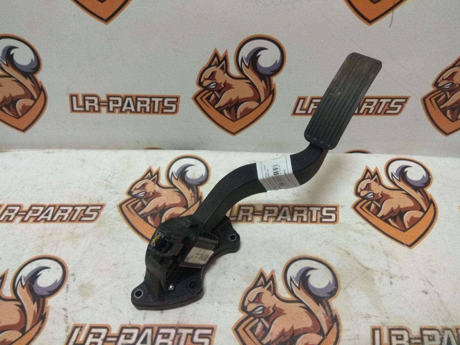 LR062130 Assembled accelerator pedal for Land Rover Discovery 5 L462 (2017-) Used cost 123 € in stock 1 pcs.