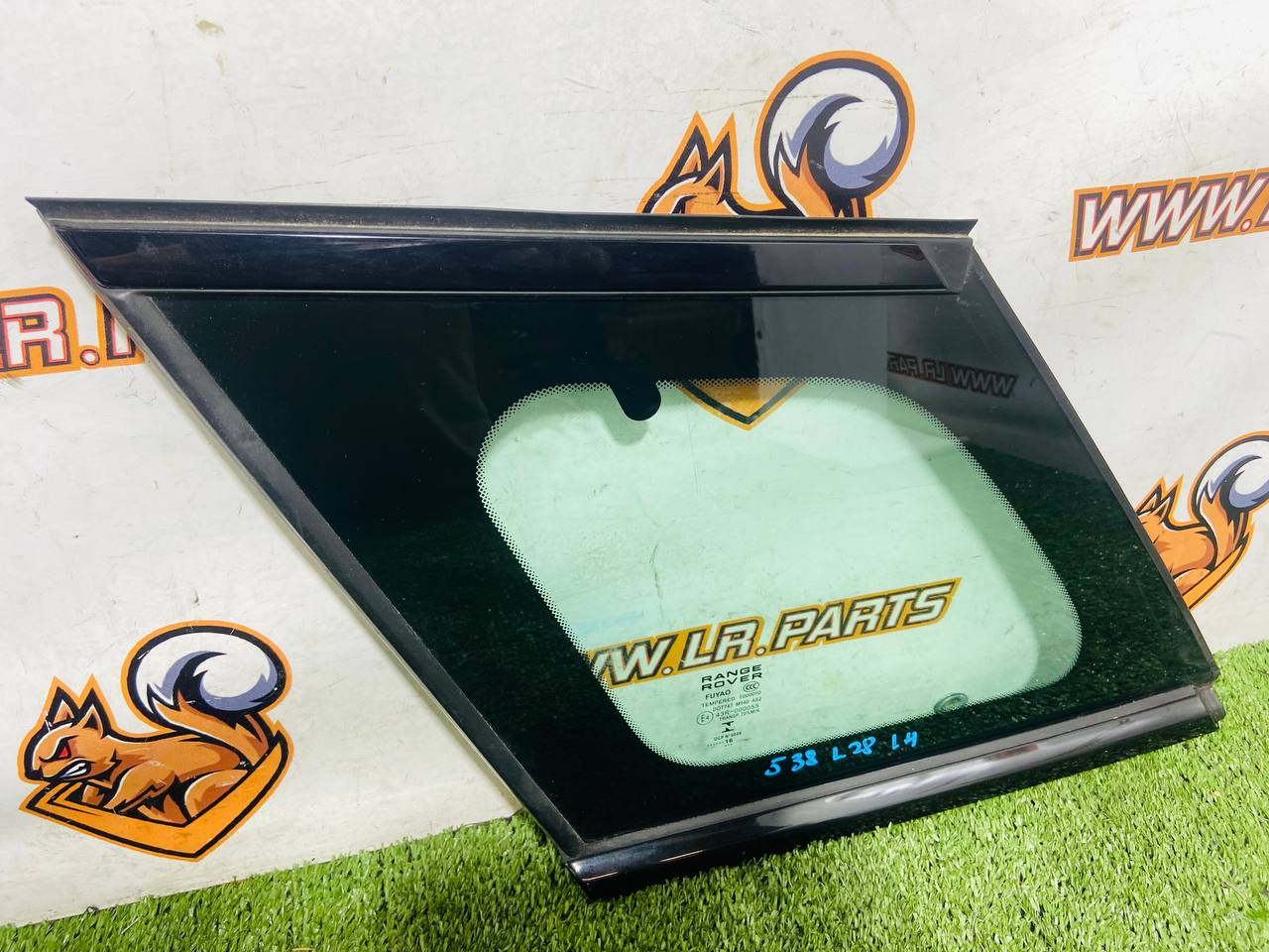LR073289 Used left rear side window glass for Range Rover Evoque L538 (2012-2018). cost € in stock 1 pcs.