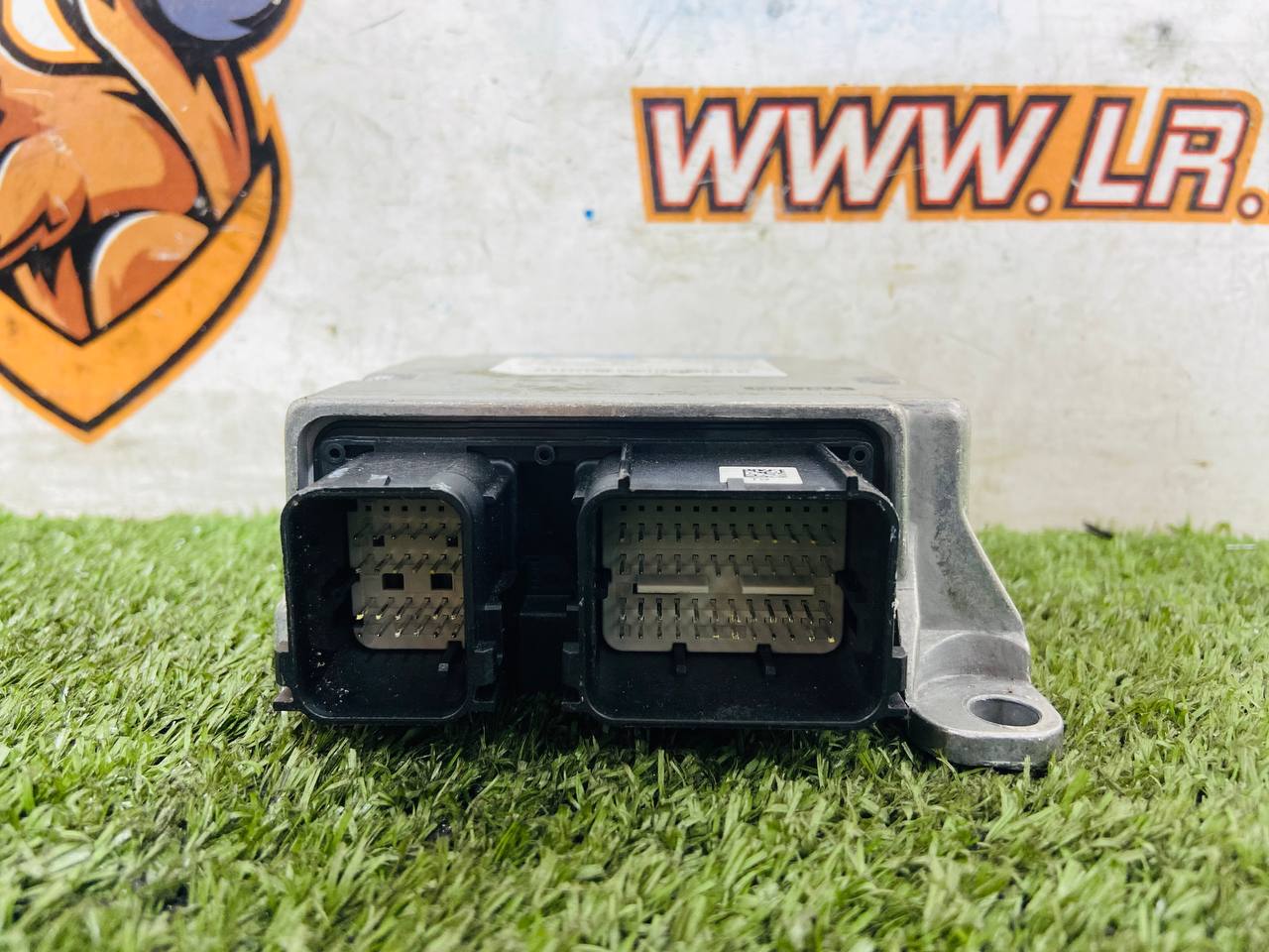 LR077205 Airbag control unit Range Rover Evoque L538 (2012-2018) USED cost 150 € in stock 2 pcs.