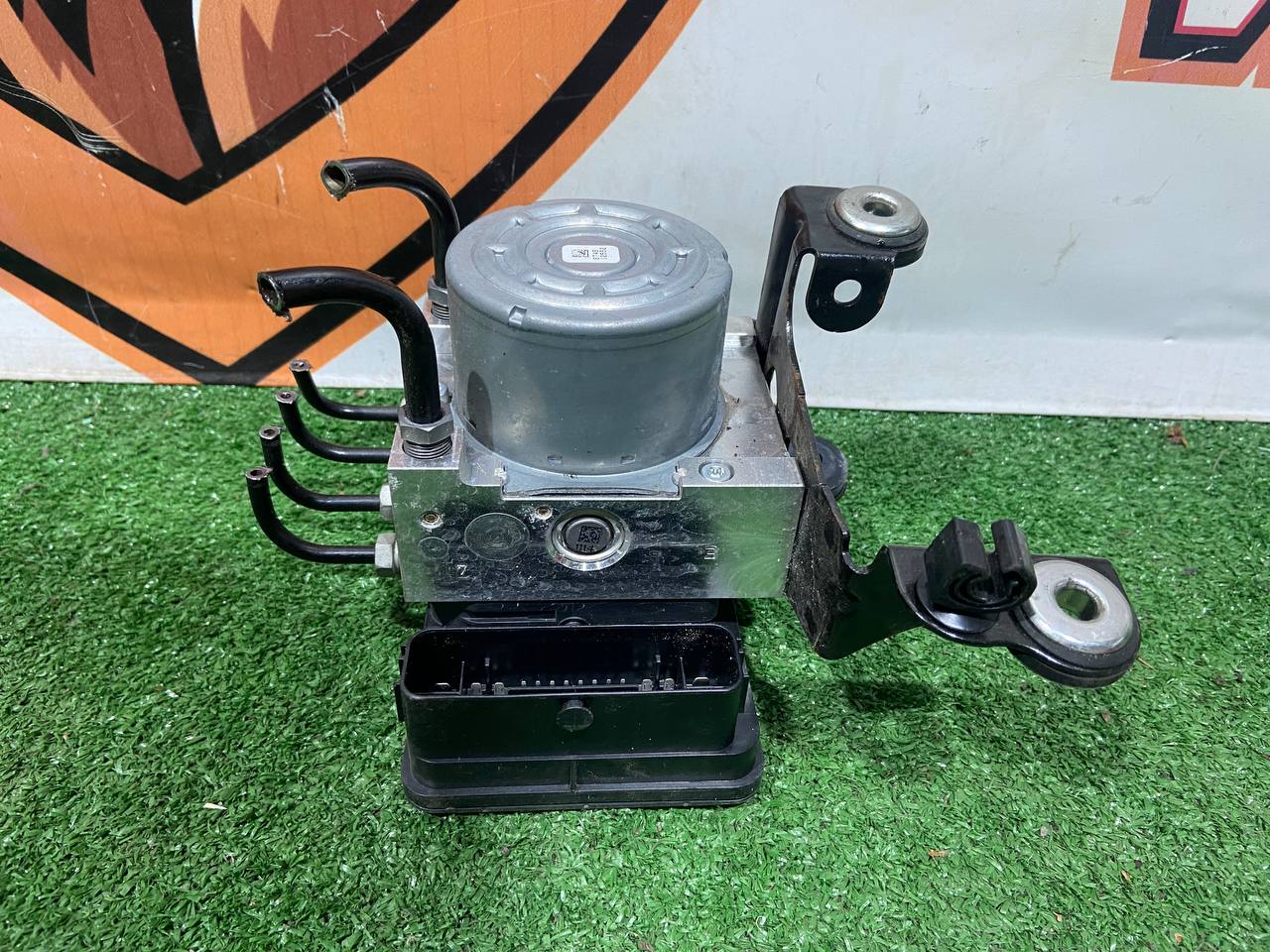 LR079396 ABS block LAND ROVER DISCOVERY SPORT L550 2015- Used cost 500 € in stock 1 pcs.