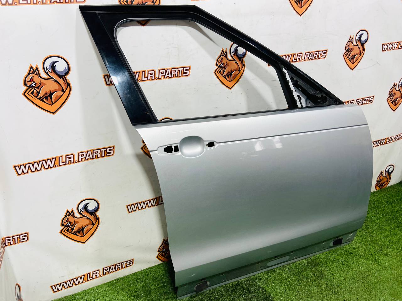 LR080195 Right front door Land Rover Discovery 5 L462 (2017-) Used - Image 31