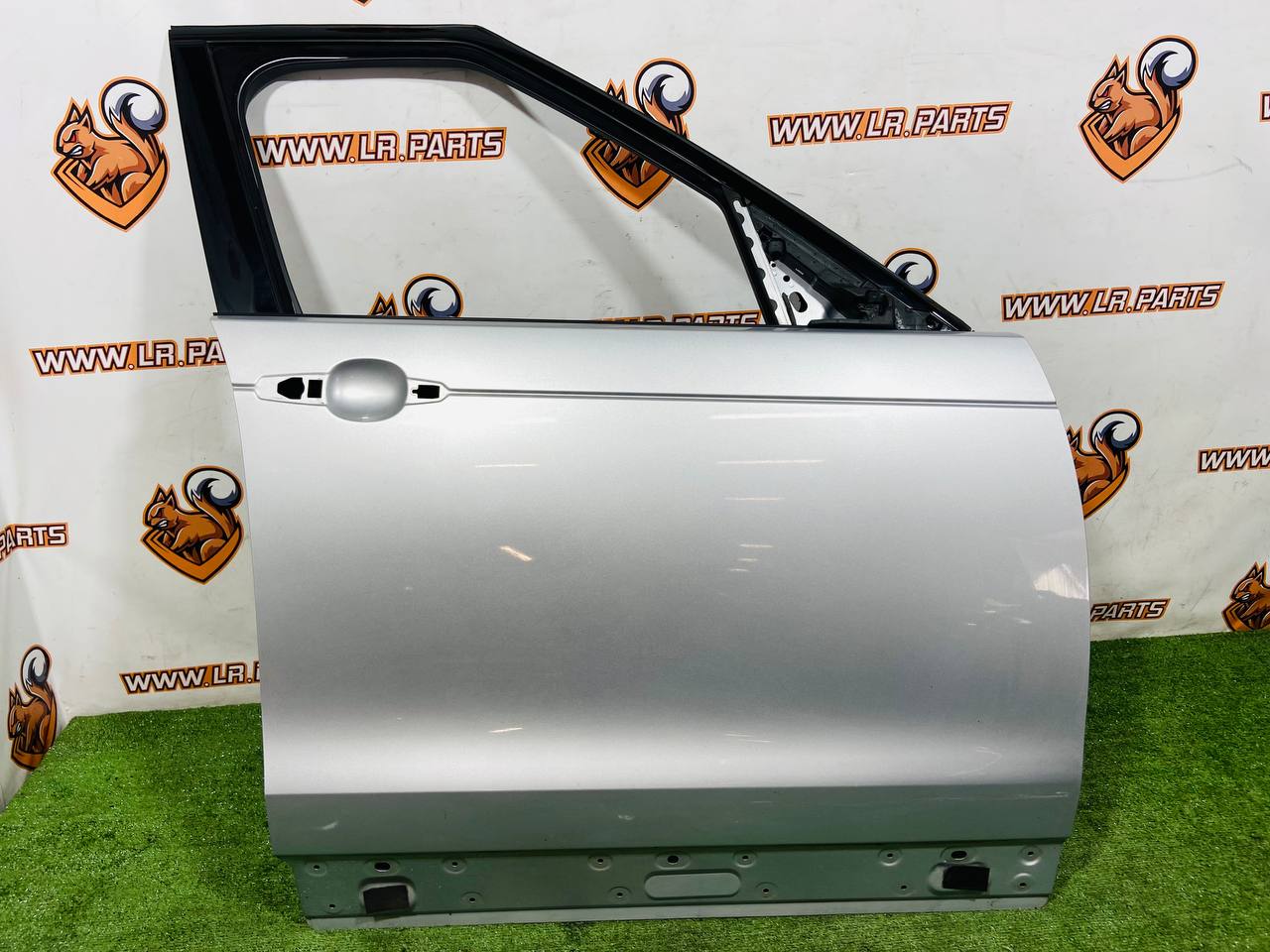 LR080195 Right front door Land Rover Discovery 5 L462 (2017-) Used - Image 32