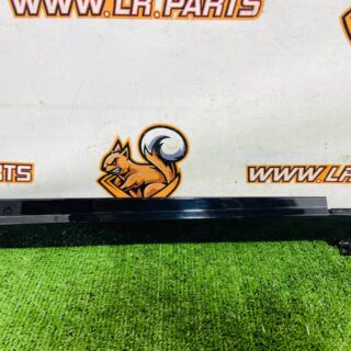 LR081266 Instrument Panel Molding for Land Rover Discovery 5 L462 (2017-) Used cost 150 € in stock 1 pcs.