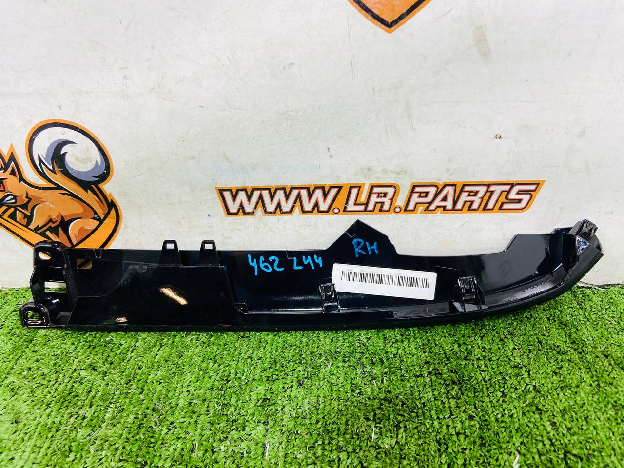 LR081273 Trim molding right panel Land Rover Discovery 5 L462 (2017-) Ebony Used cost € in stock 1 pcs.