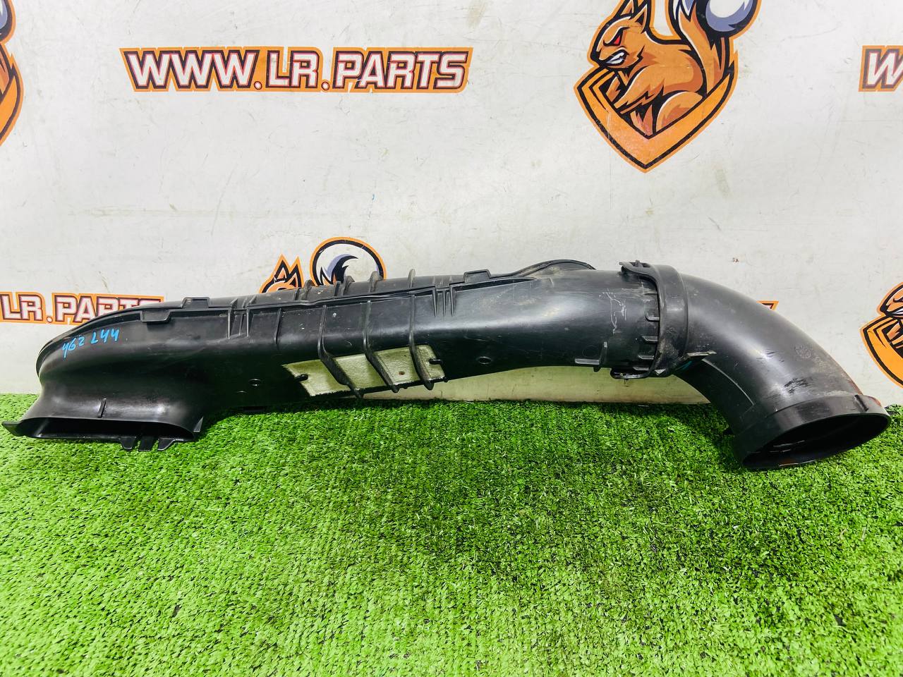 LR082417 Air duct, right, from wing to filter Land Rover Discovery 5 L462 (2017-) used - Image 14
