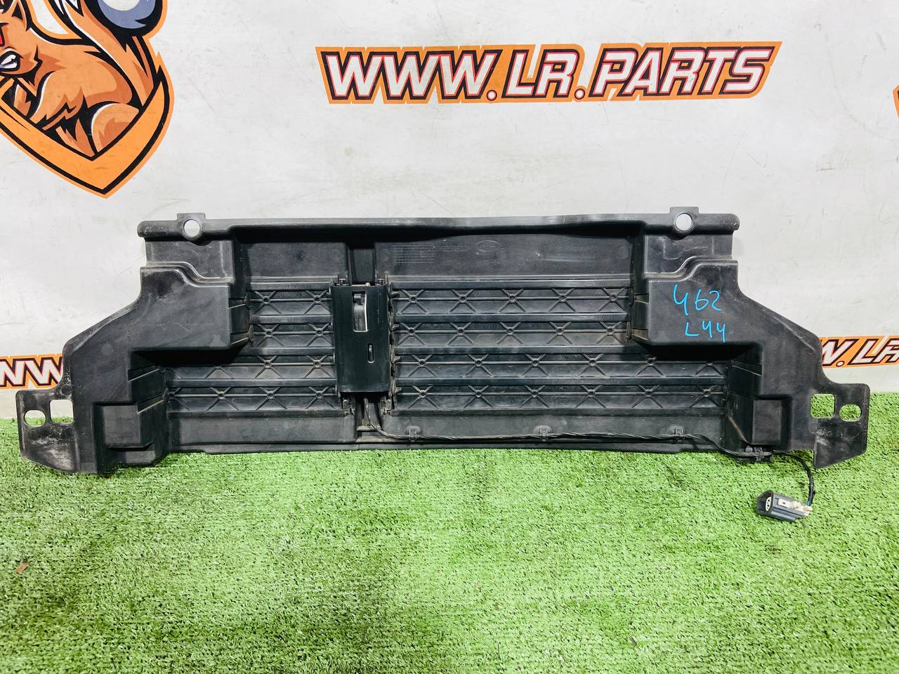 LR082883 Shutter damper for radiator control Land Rover Discovery 5 L462 (2017-) Used - Image 15