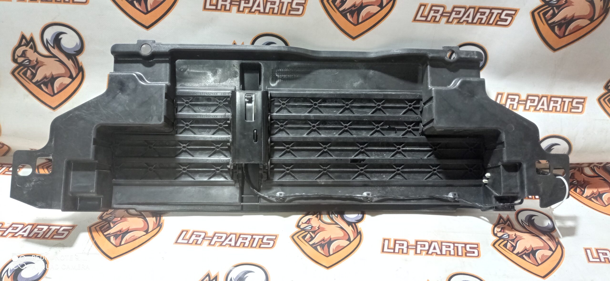 LR082883 Shutter damper for radiator control Land Rover Discovery 5 L462 (2017-) Used - Image 17