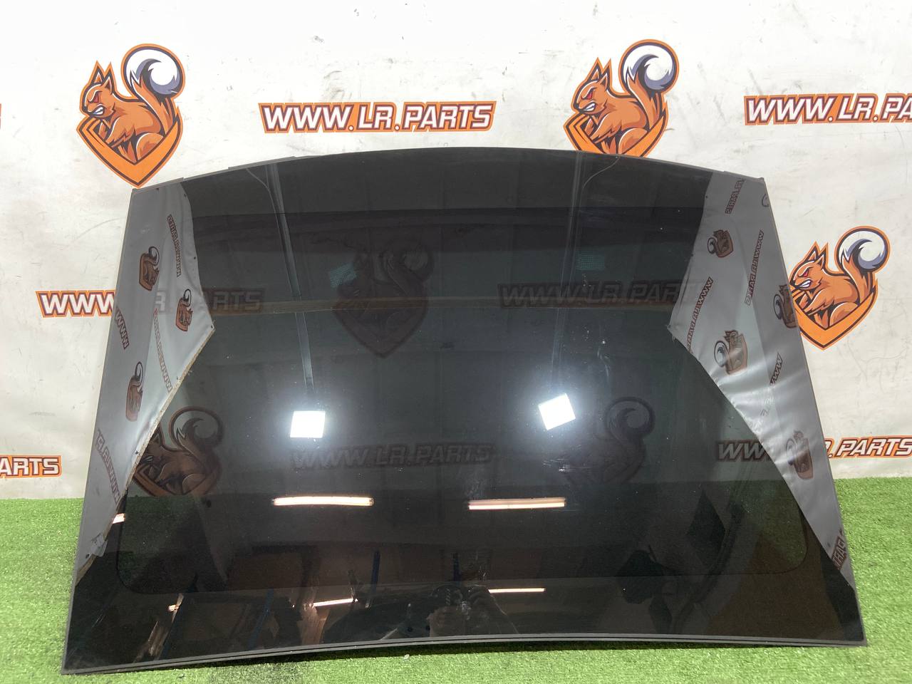 LR083202 Front panorama roof glass for Land Rover Discovery 5 L462 (2017-) Used cost € in stock 1 pcs.