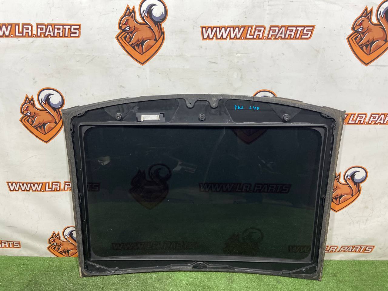 LR083202 Front panorama roof glass for Land Rover Discovery 5 L462 (2017-) Used cost € in stock 1 pcs.
