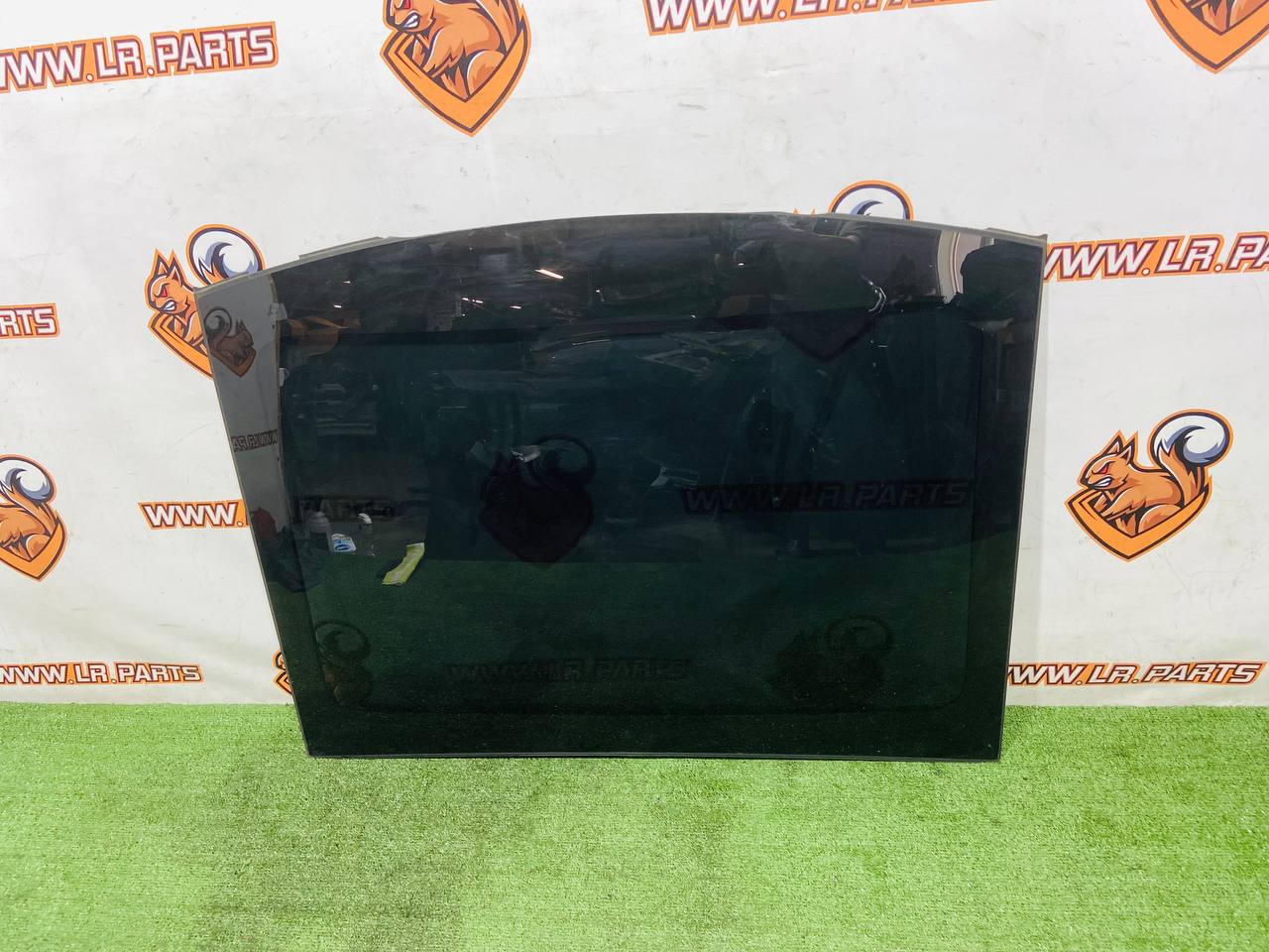 LR083202 Front panorama roof glass for Land Rover Discovery 5 L462 (2017-) Used cost € in stock 1 pcs.