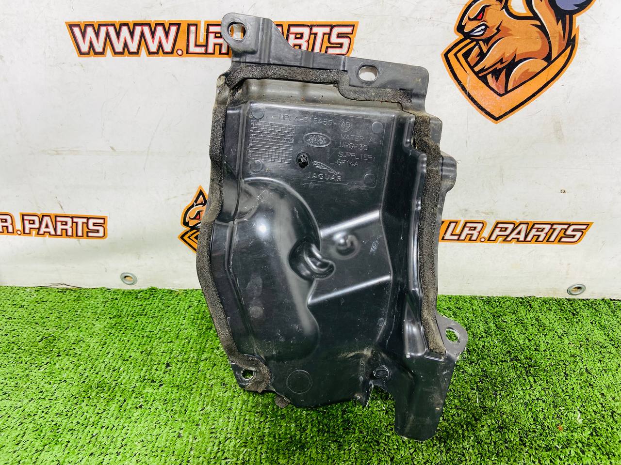 LR083343 Lower Left Engine Compartment Insulator for Range Rover Sport L494 (2014-2022) Used cost 30 € in stock 1 pcs.