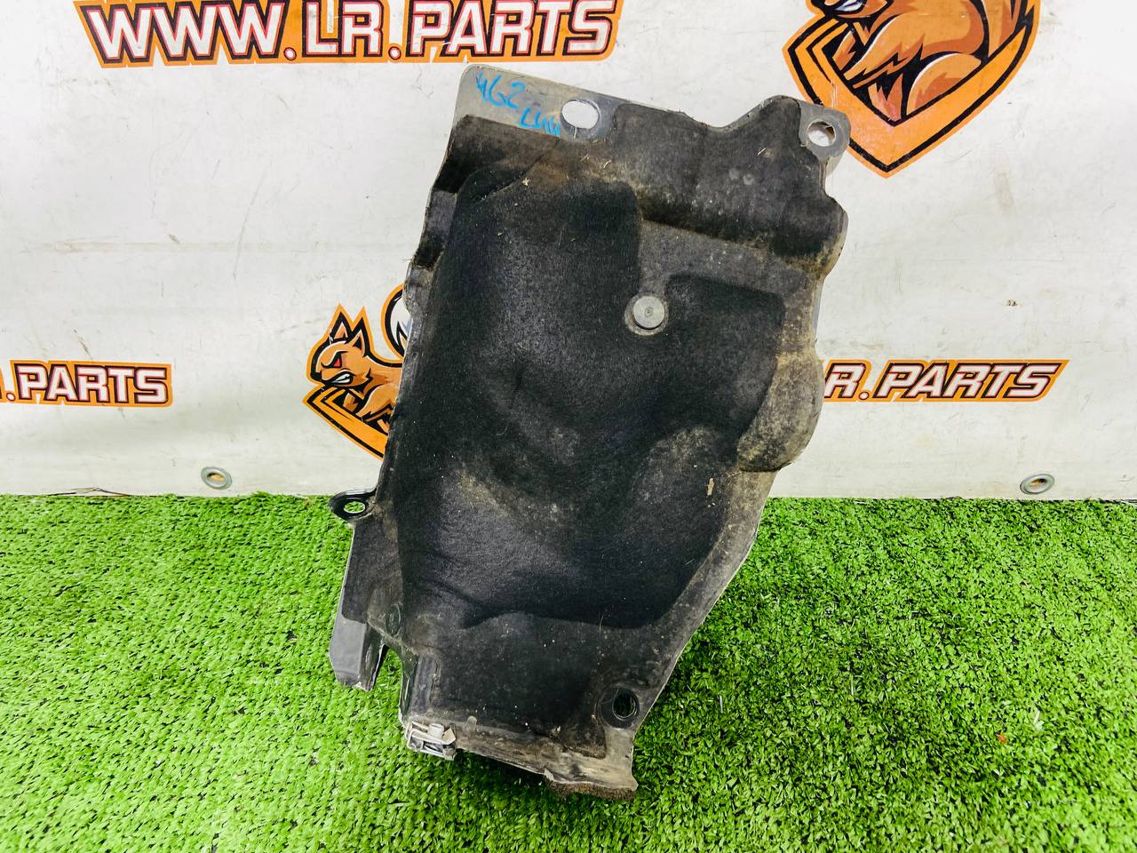 LR083343 Lower Left Engine Compartment Insulator for Range Rover Sport L494 (2014-2022) Used cost 30 € in stock 1 pcs.