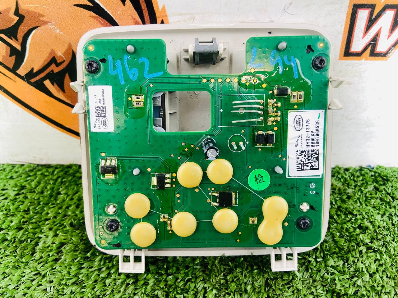 LR084343 Rear assembled ceiling console for Land Rover Discovery 5 L462 (2017-) Used cost 96,35 € in stock 1 pcs.