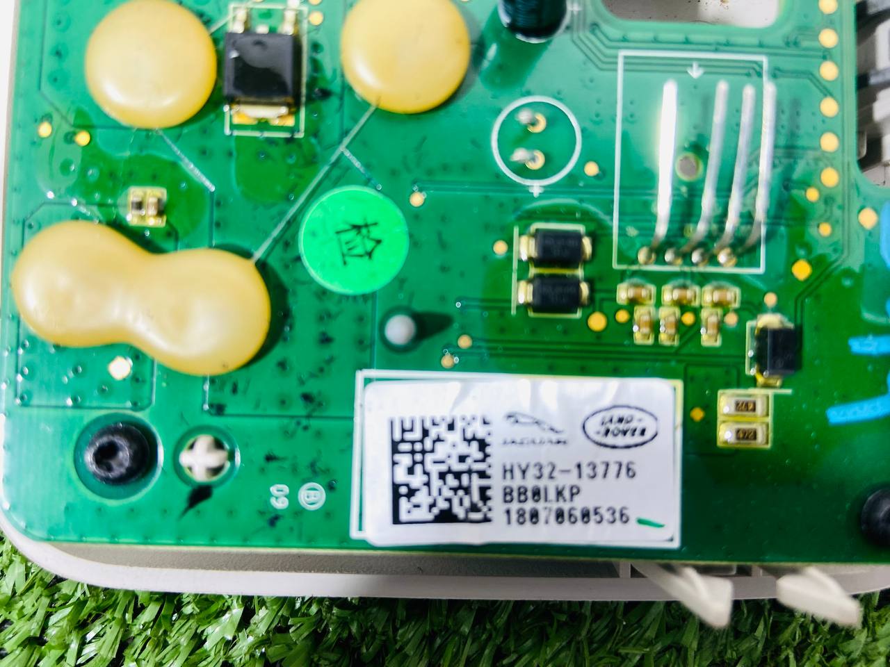 LR084343 Rear assembled ceiling console for Land Rover Discovery 5 L462 (2017-) Used cost 96,35 € in stock 1 pcs.