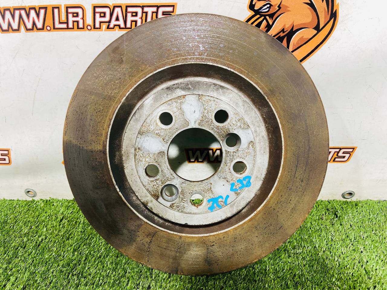 LR090699 Rear brake disc (325x20) Range Rover Velar L560 (2018-) Used - Image 17