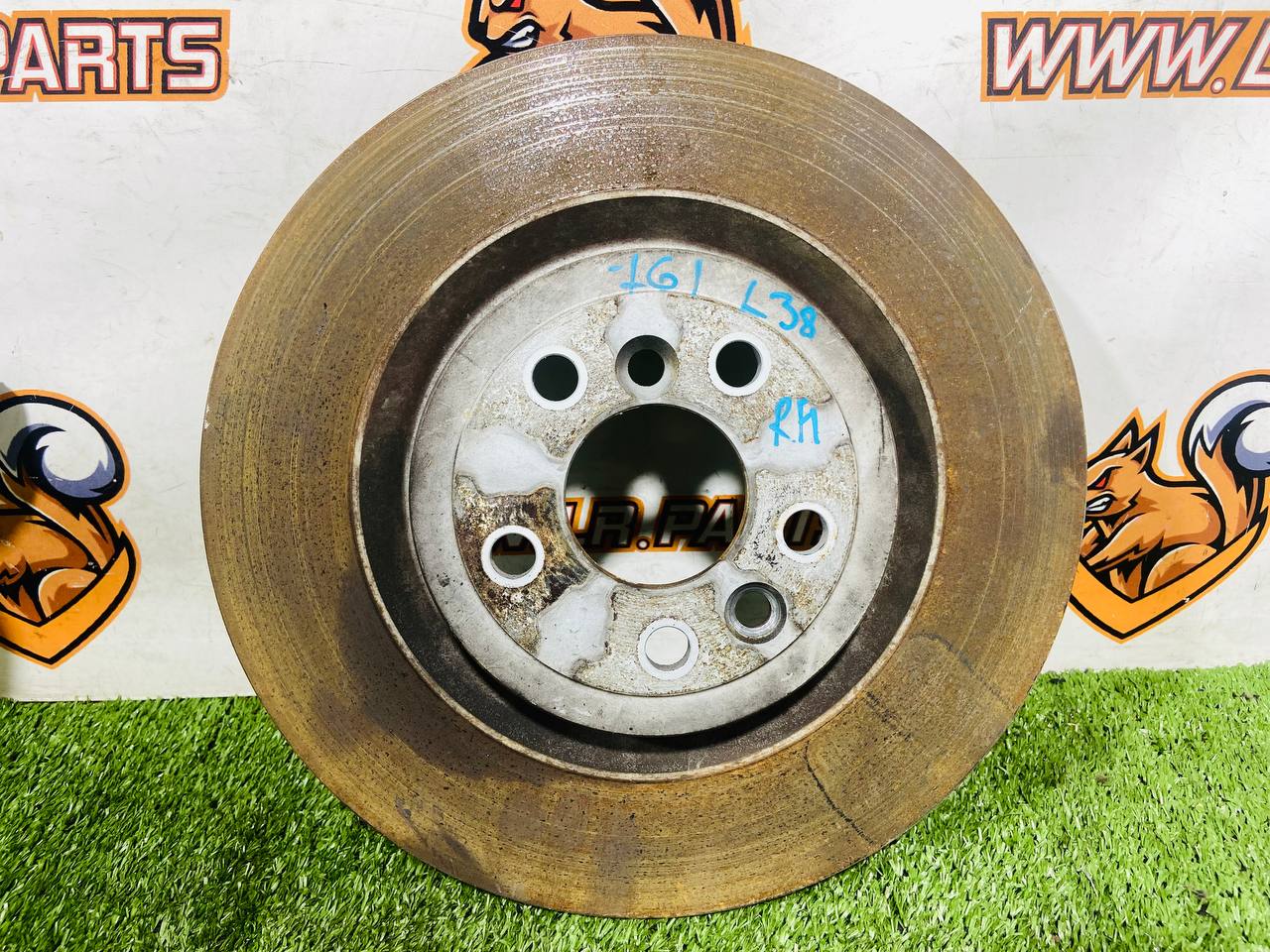 LR090699 Rear brake disc (325x20) Range Rover Velar L560 (2018-) Used - Image 18
