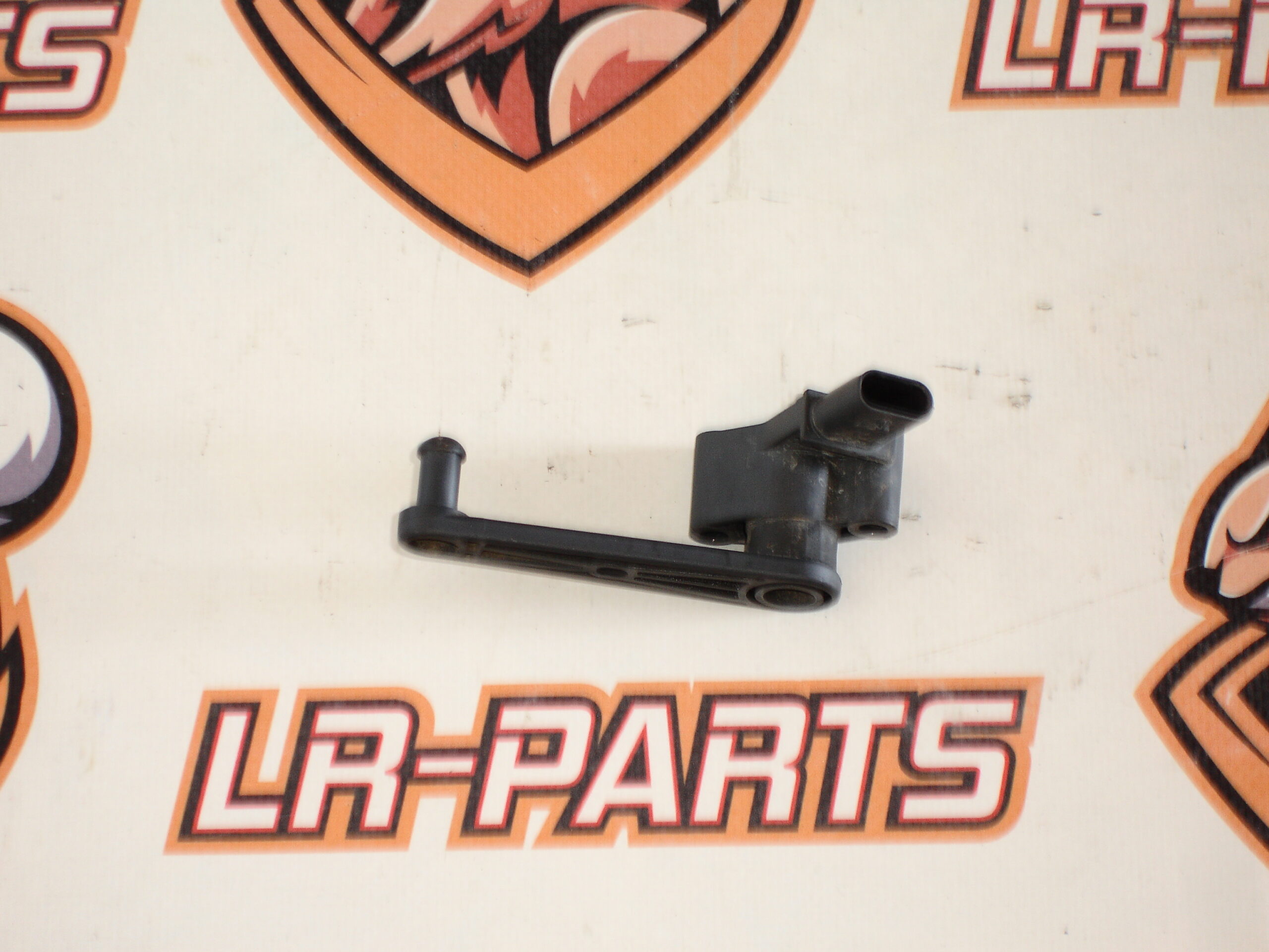 LR098915 Rear suspension height sensor for Land Rover Discovery 5 L462 (2017-) Used - Image 51