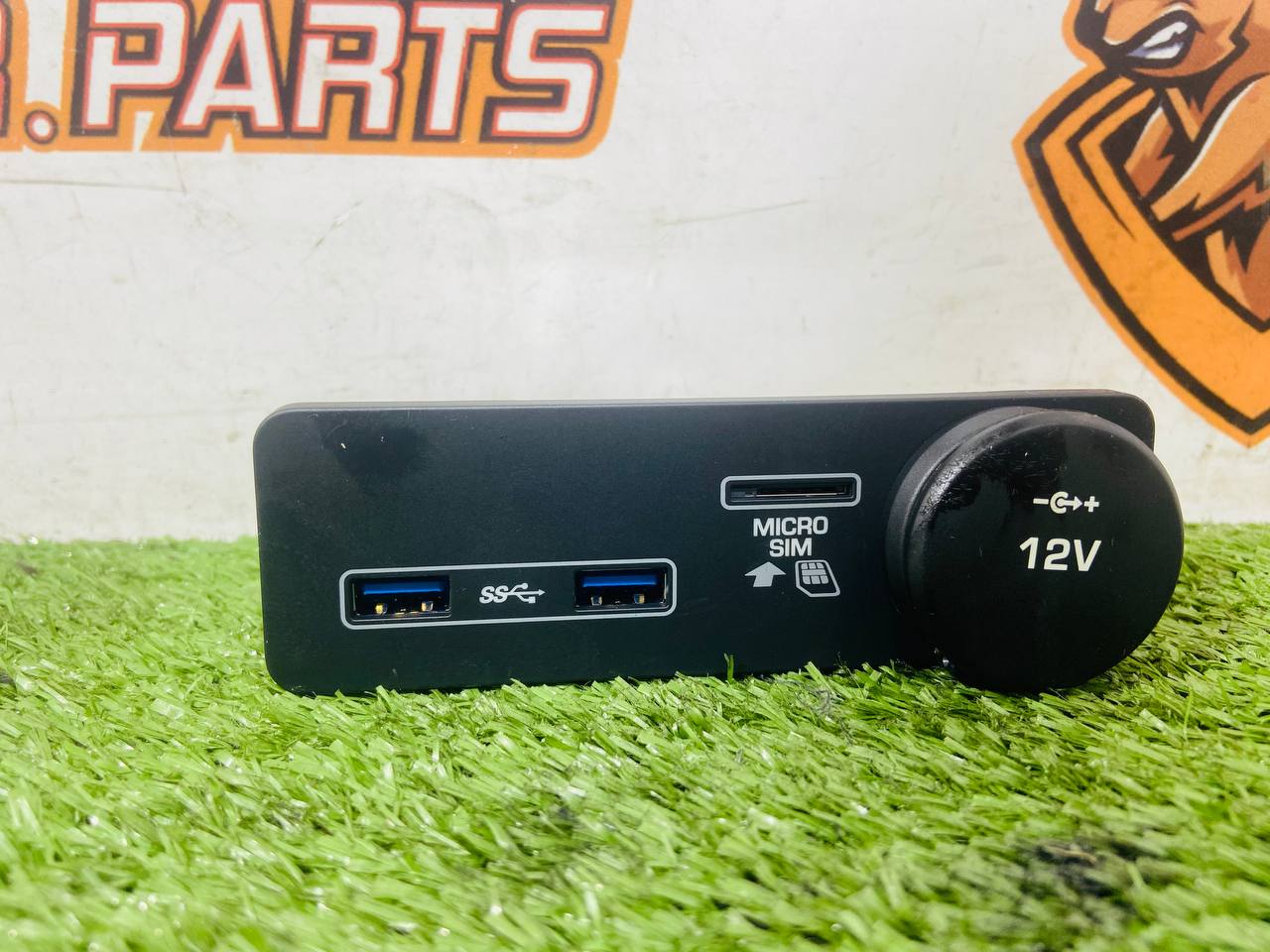 LR106219 USB + SIM Socket Range Rover Sport L494 (2014-2022) Used - Image 27