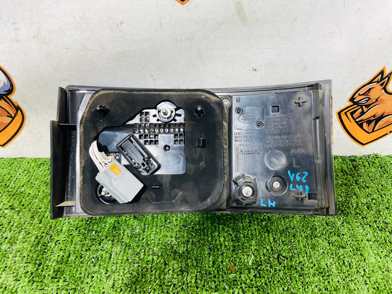 LR106837 Left rear light in the trunk lid Land Rover Discovery 5 L462 (2017-) Used cost € in stock 1 pcs.