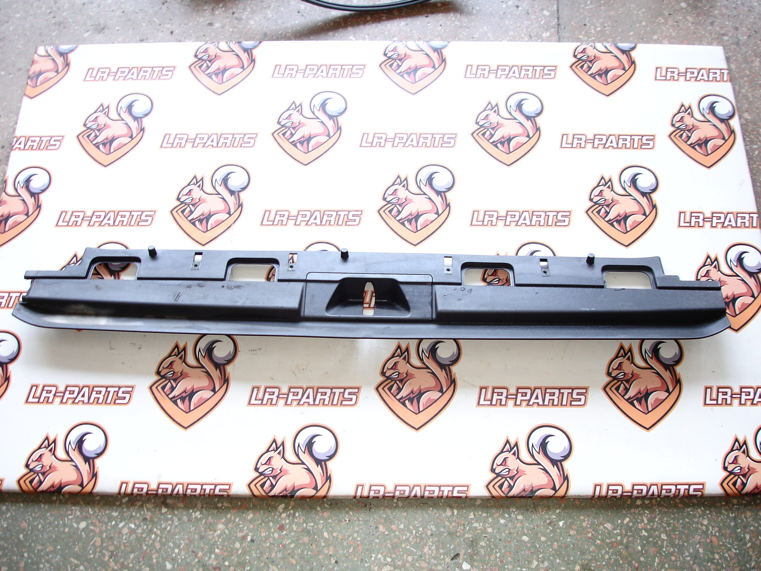 LR107514 Luggage compartment cover for Land Rover Discovery 5 L462 (2017-) Used cost 50 € in stock 1 pcs.