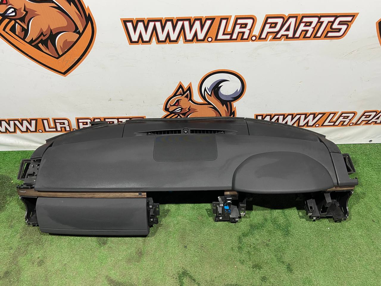 LR109411 Torpedo Land Rover Discovery 5 L462 (2017-) Used cost € in stock 1 pcs.