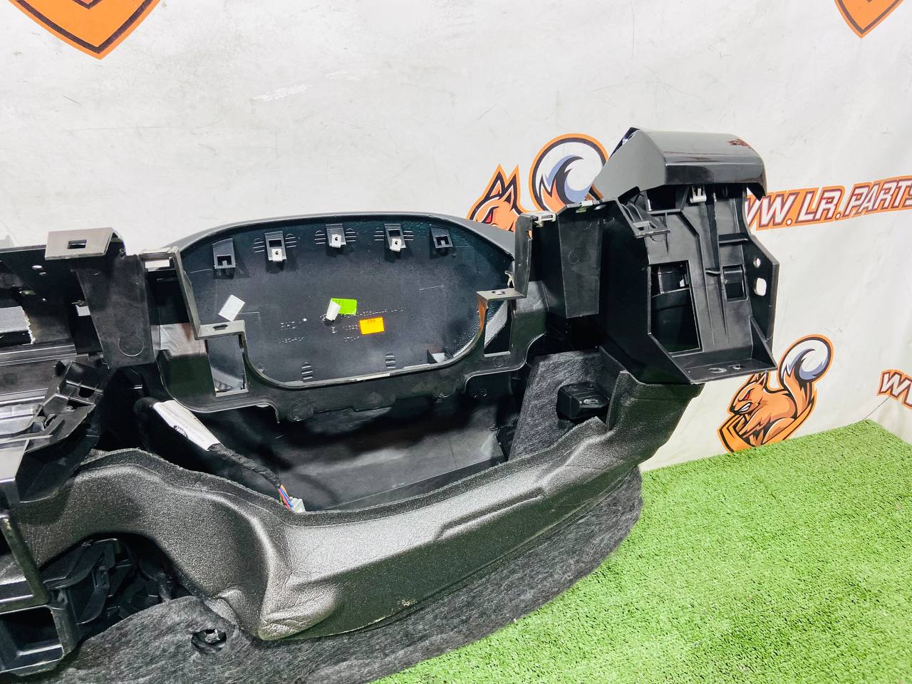 LR109411 Torpedo Land Rover Discovery 5 L462 (2017-) Used - Image 12