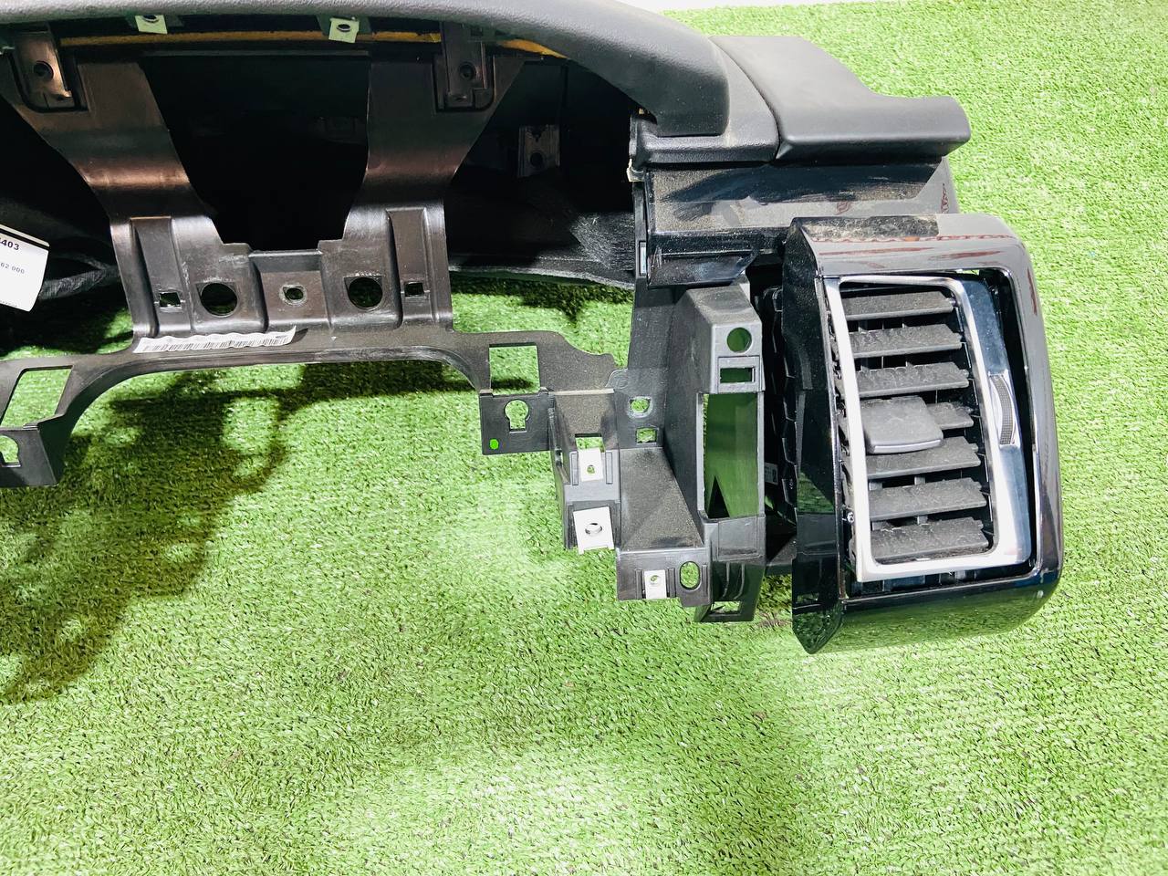 LR109411 Torpedo Land Rover Discovery 5 L462 (2017-) Used - Image 15
