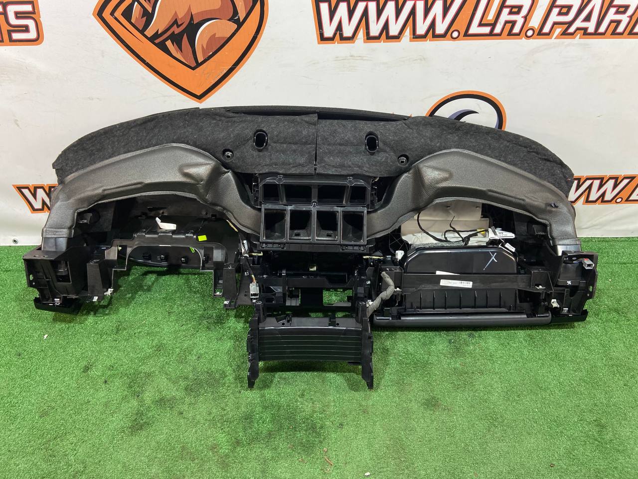 LR109411 Torpedo Land Rover Discovery 5 L462 (2017-) Used cost € in stock 1 pcs.