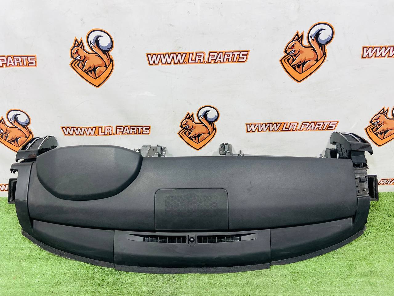 LR109411 Torpedo Land Rover Discovery 5 L462 (2017-) Used cost € in stock 1 pcs.