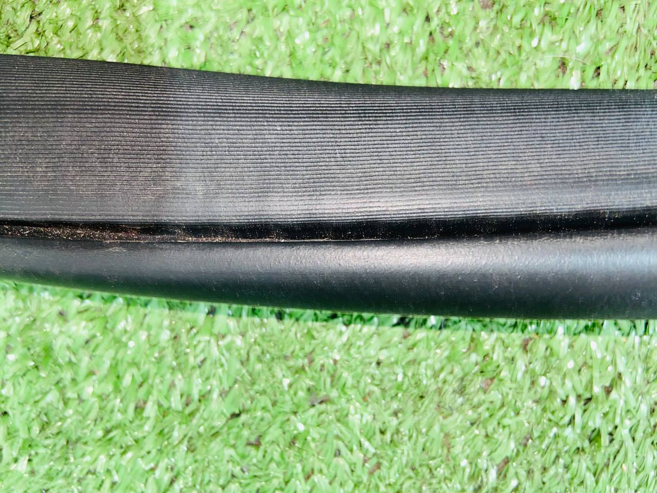 LR113842 Rear door seal on Land Rover Discovery 5 L462 (2017-) used cost € in stock 3 pcs.