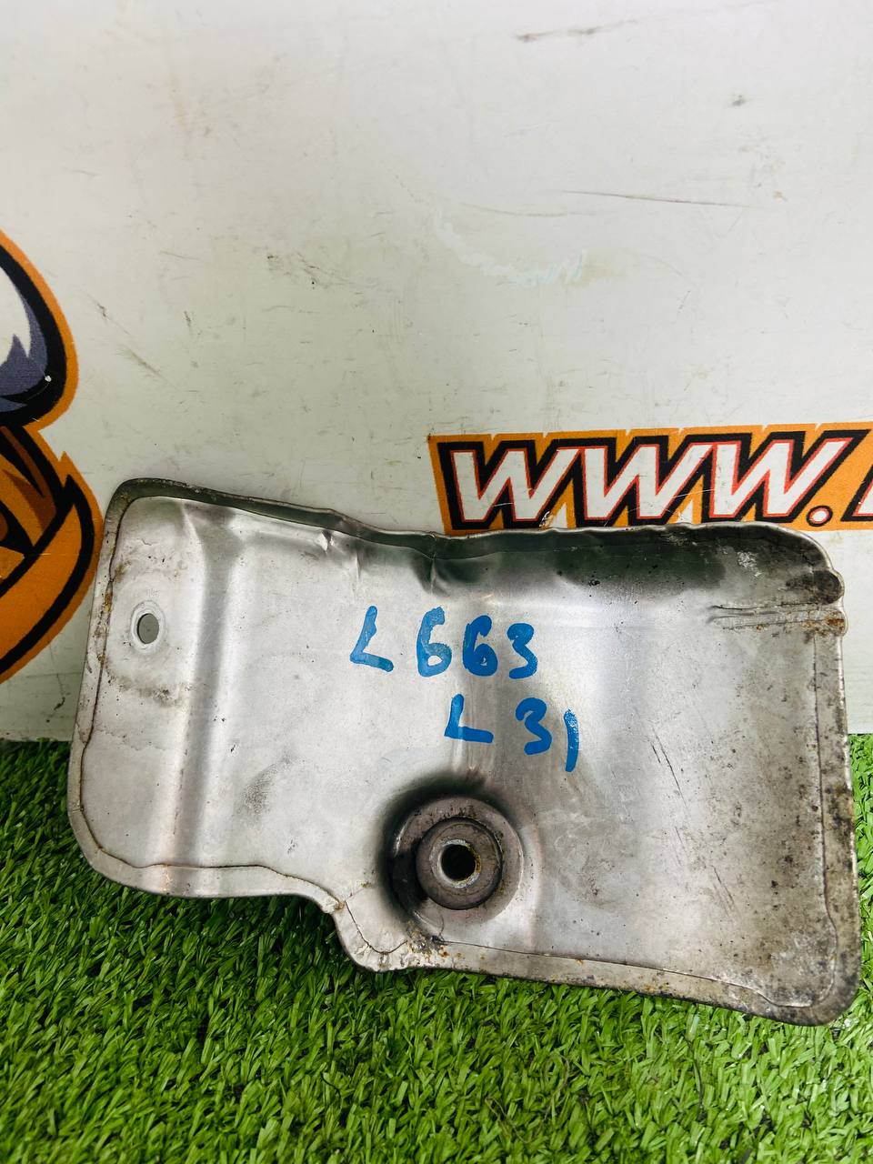 LR128151 Heat shield for 3.0D ingenium turbine Range Rover Sport L494 (2013-2023) used cost 15 € in stock 1 pcs.