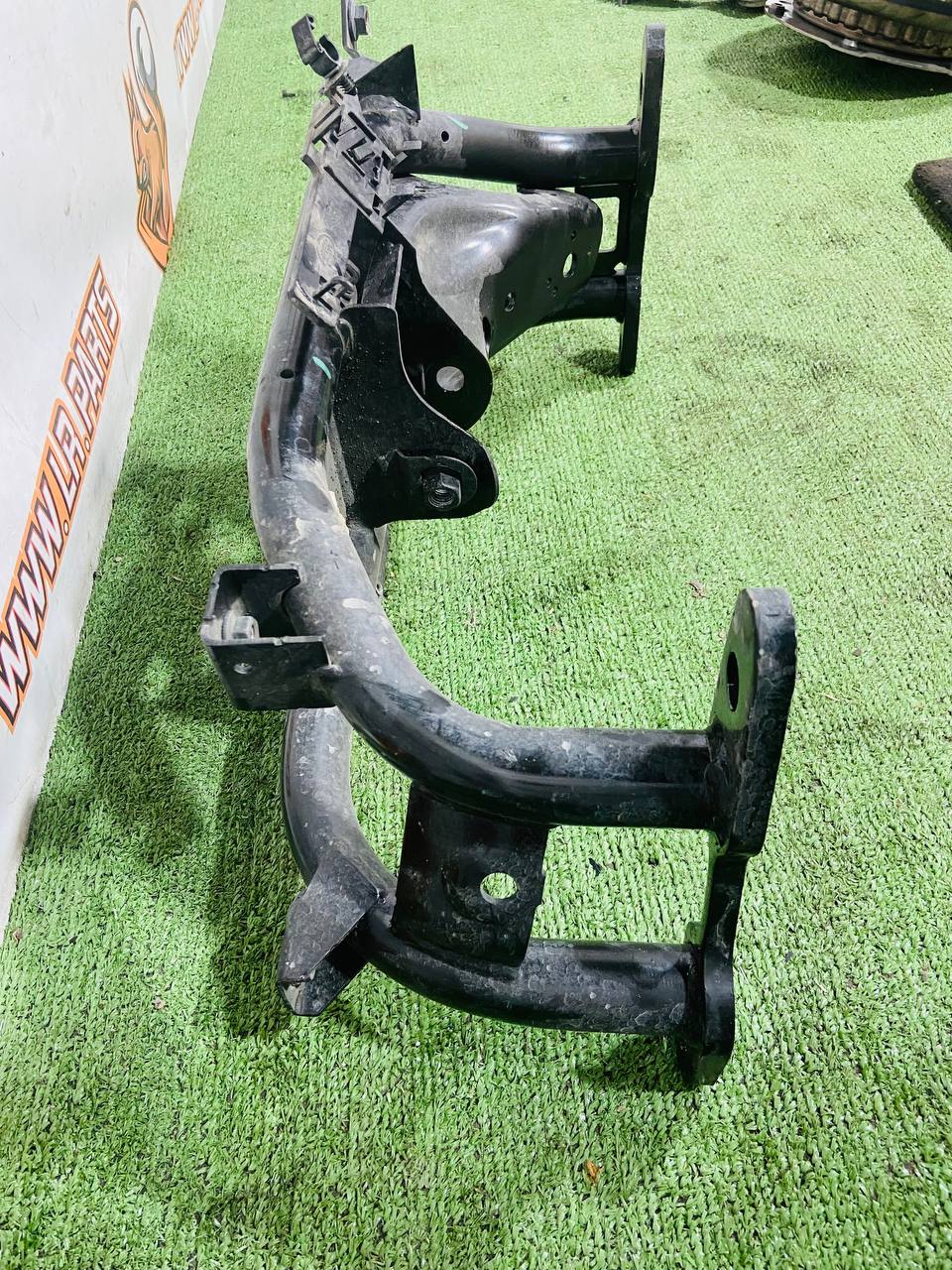 LR129039 Support for the gearbox of Land Rover New Defender L663 (2020-) Used cost € in stock 1 pcs.