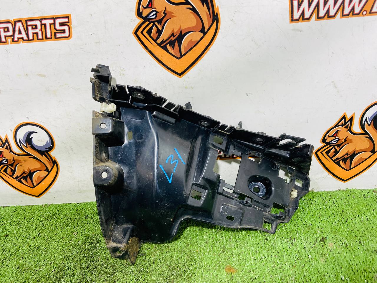 LR129801 Left bumper bracket crown Land Rover New Defender L663 (2020-) Used cost € in stock 1 pcs.