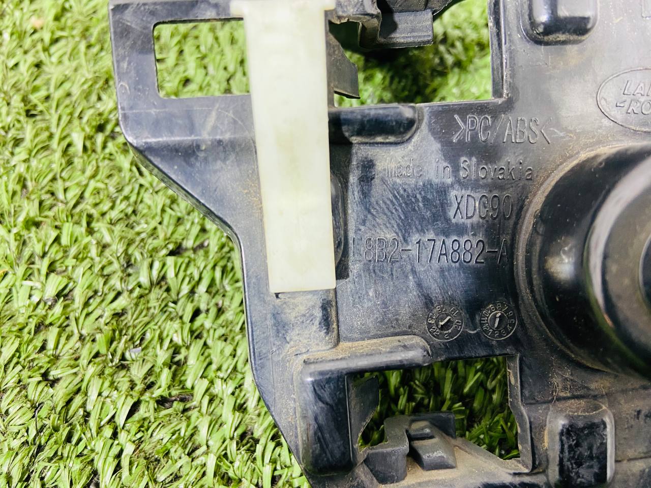 LR129801 Left bumper bracket crown Land Rover New Defender L663 (2020-) Used cost € in stock 1 pcs.