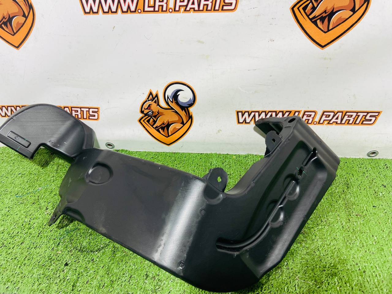 LR129883 Air duct to the footwell area, front right Land Rover New Defender L663 (2020-) Used cost € in stock 1 pcs.