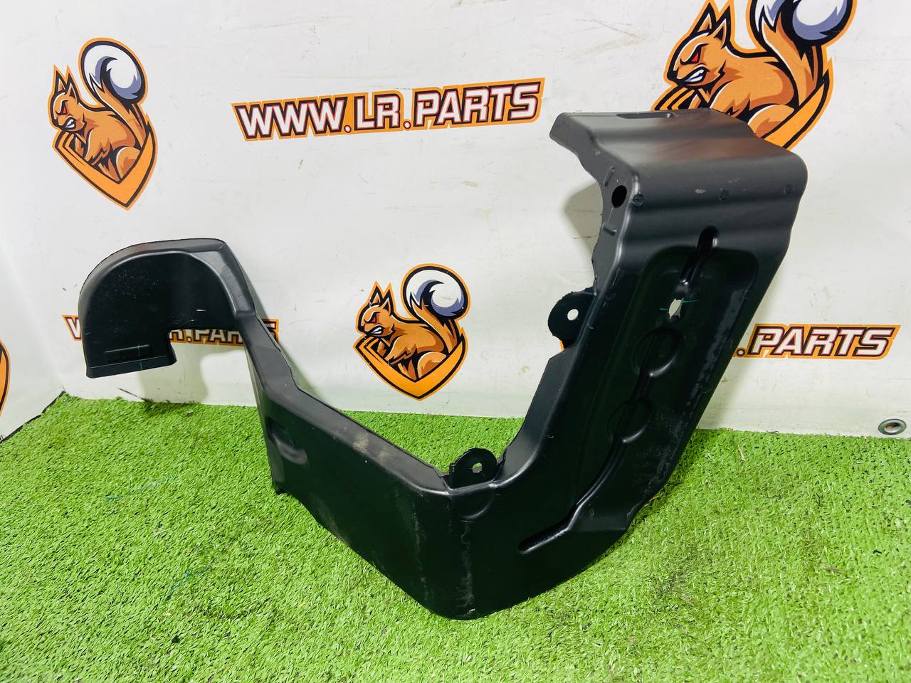 LR129883 Air duct to the footwell area, front right Land Rover New Defender L663 (2020-) Used cost € in stock 1 pcs.