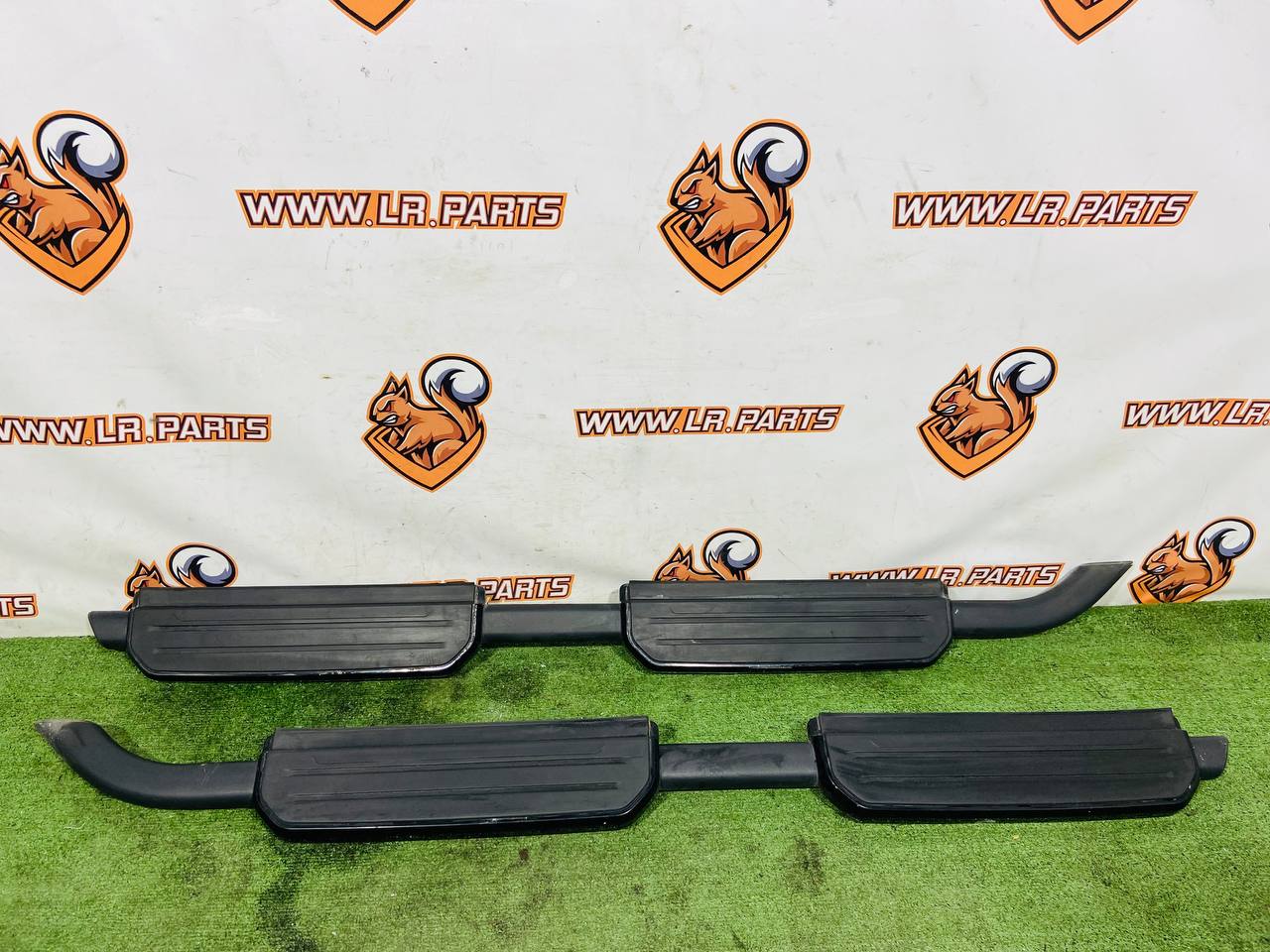 LR131563 Set of side step thresholds for Land Rover New Defender L663 (2020-) Used cost € in stock 1 pcs.