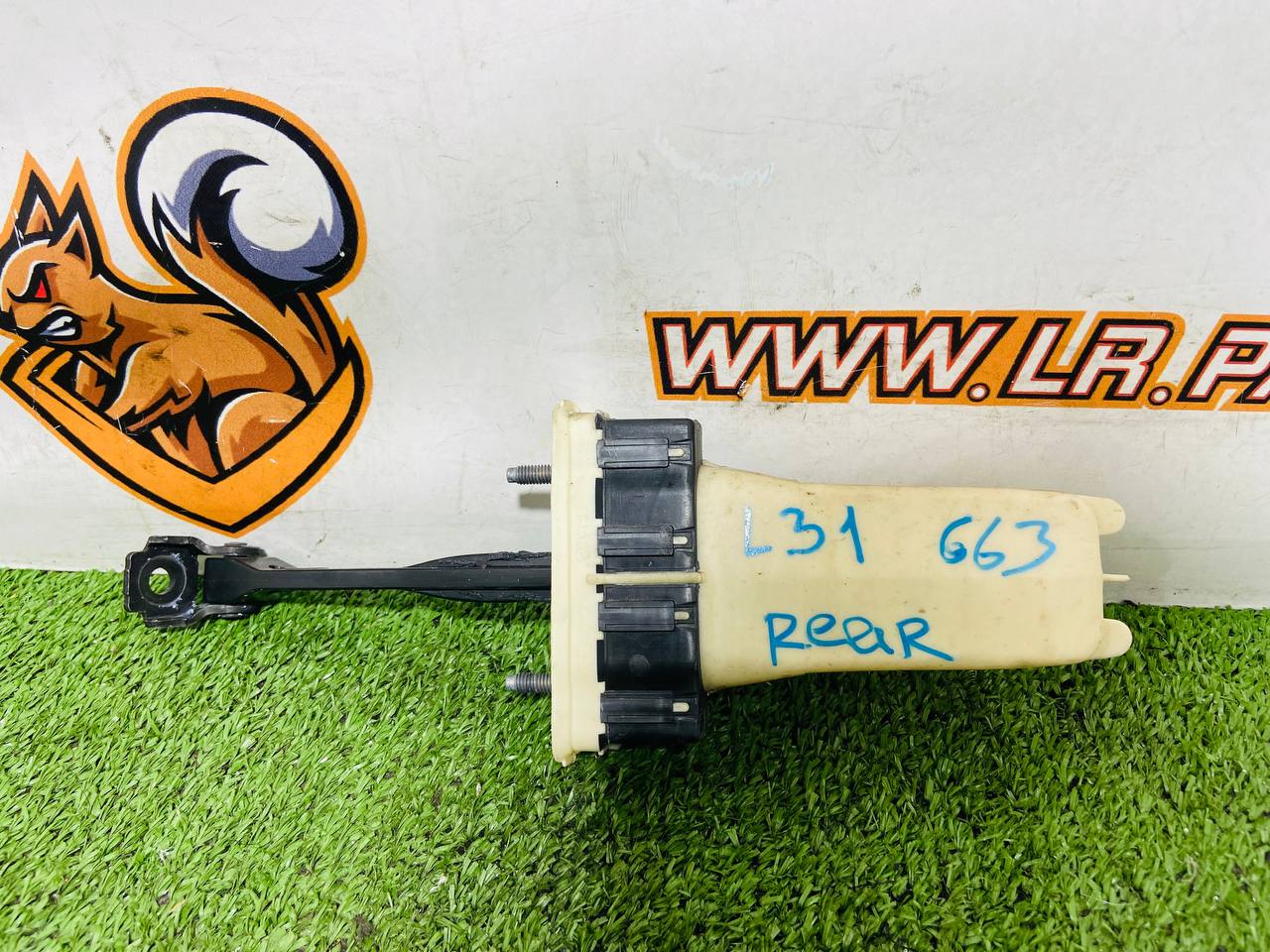 LR131659 Left/right rear door limiter + front Land Rover New Defender L663 (2020-) Second-hand cost 100 € in stock 4 pcs.