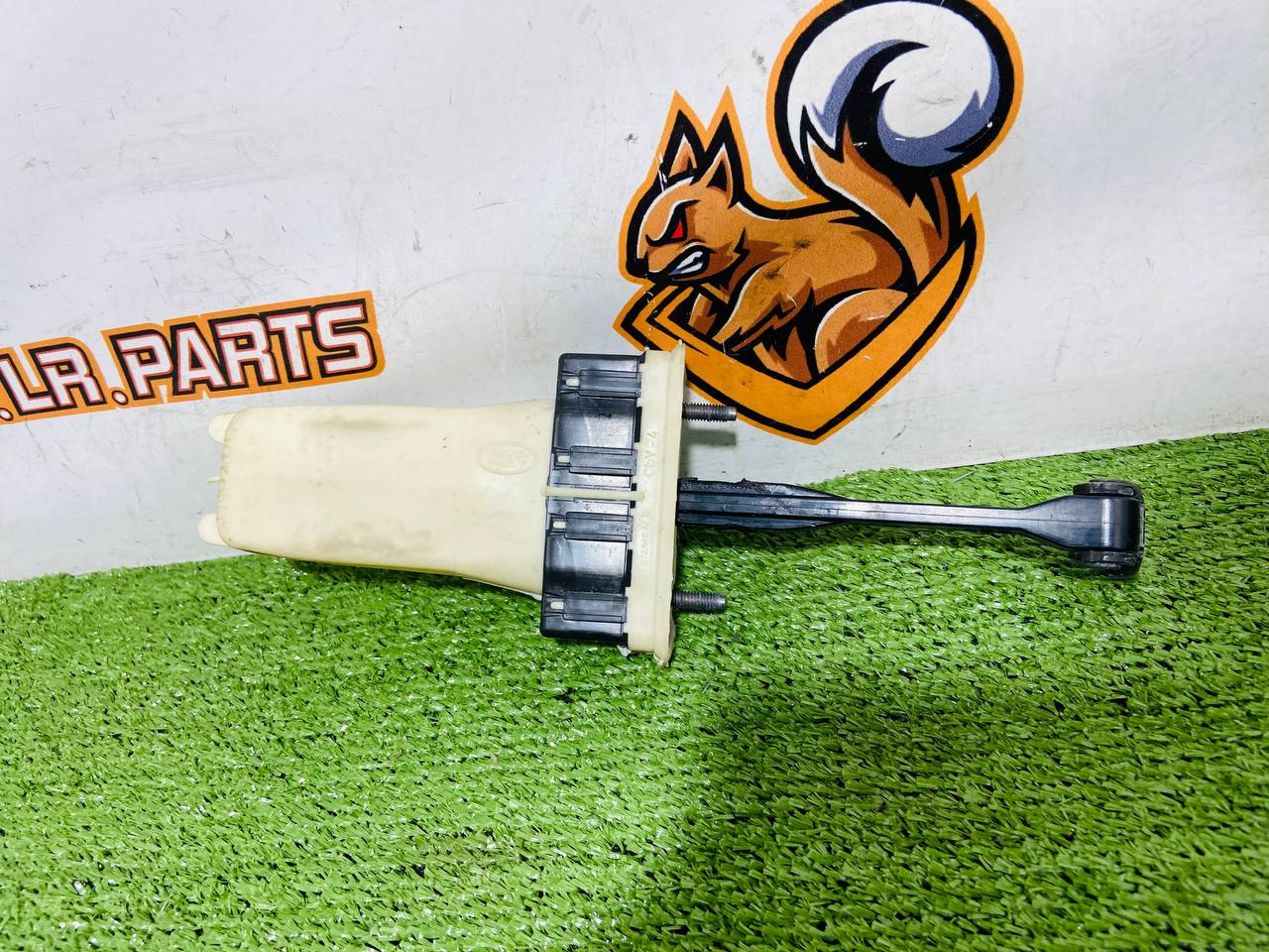 LR131659 Left/right rear door limiter + front Land Rover New Defender L663 (2020-) Second-hand cost 100 € in stock 4 pcs.