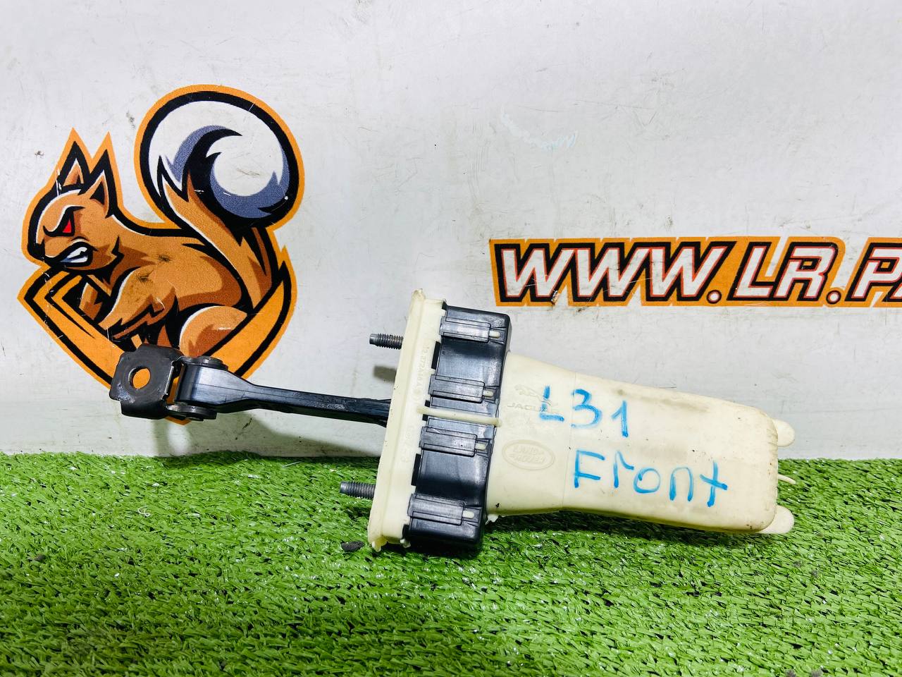 LR131659 Left/right rear door limiter + front Land Rover New Defender L663 (2020-) Second-hand cost 100 € in stock 4 pcs.