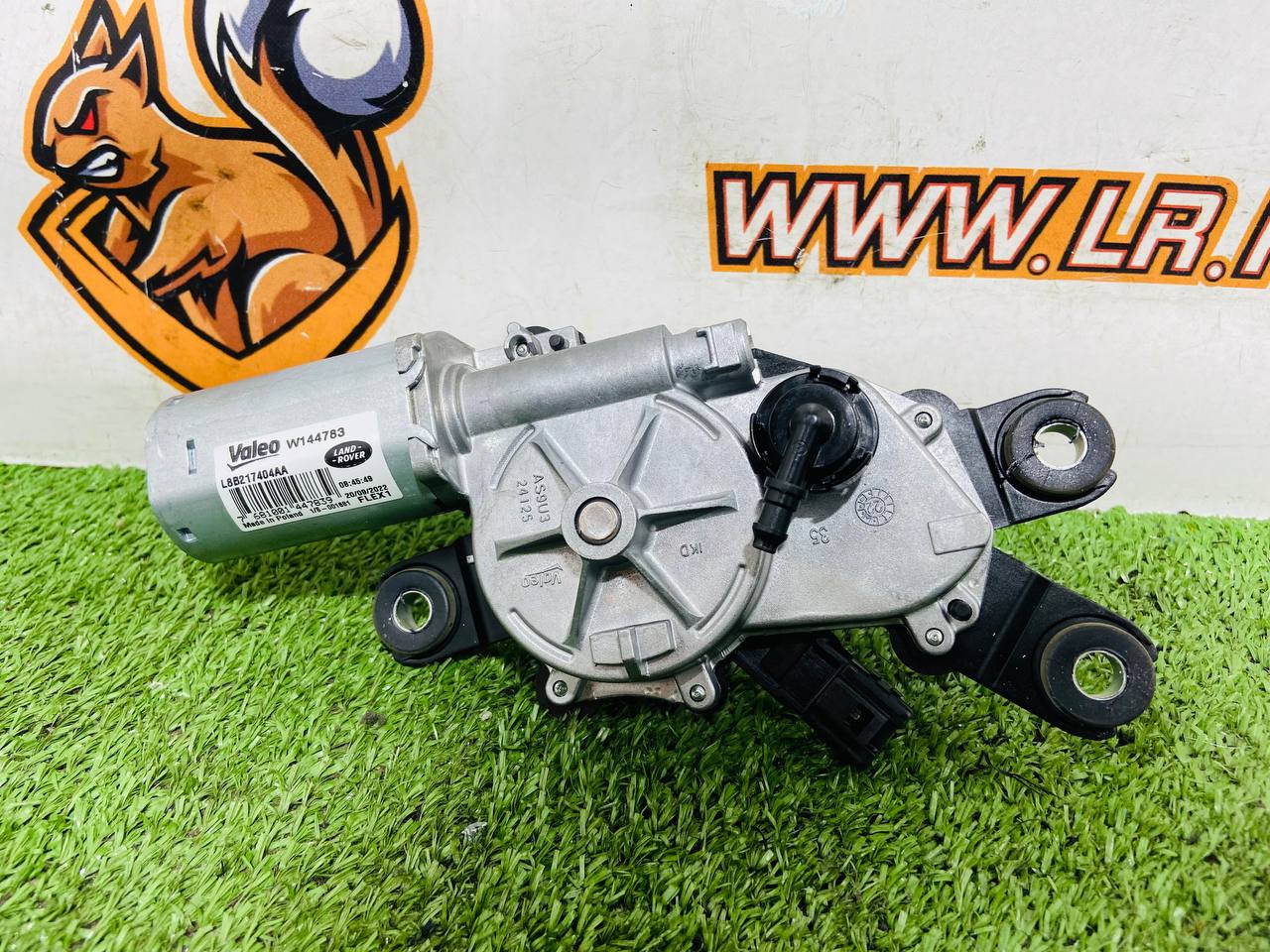 LR132140 Wiper Motor for the rear Land Rover New Defender L663 (2020-) Used cost 200 € in stock 1 pcs.