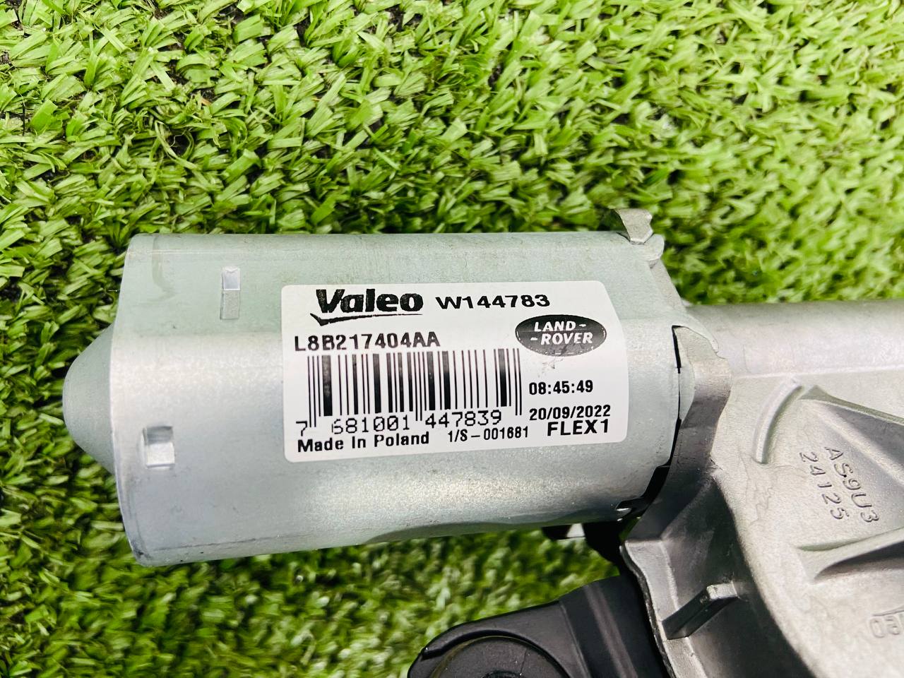 LR132140 Wiper Motor for the rear Land Rover New Defender L663 (2020-) Used cost 200 € in stock 1 pcs.
