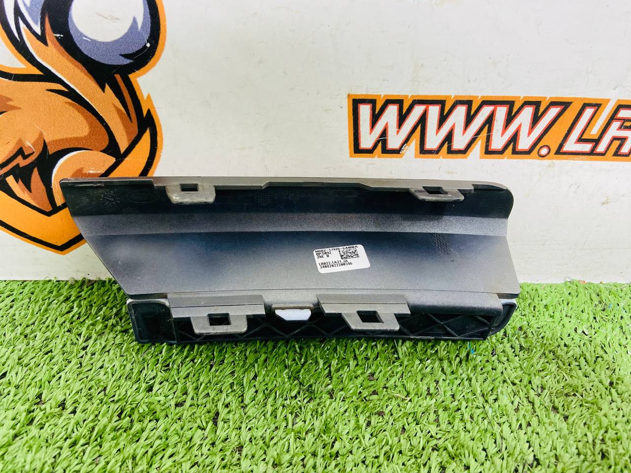 LR132633 Right bumper cover Land Rover New Defender L663 (2020-) used cost € in stock 1 pcs.